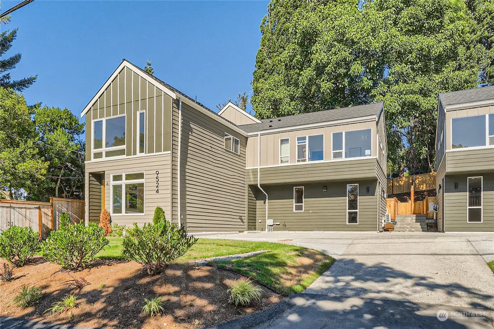 9524 3rd Avenue NE #A