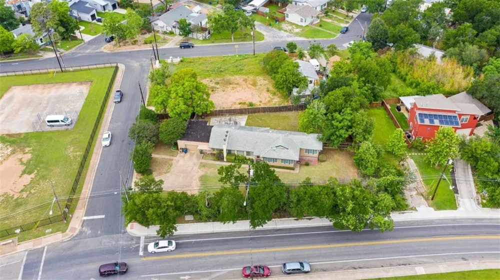 2500 Rosewood Avenue