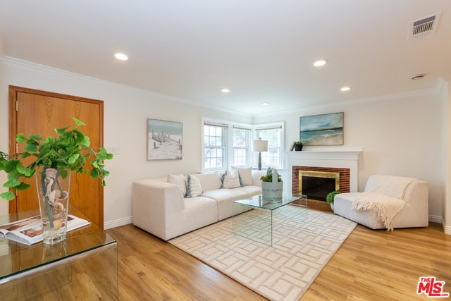 8726 Bleriot Avenue Los Angeles, CA 90045