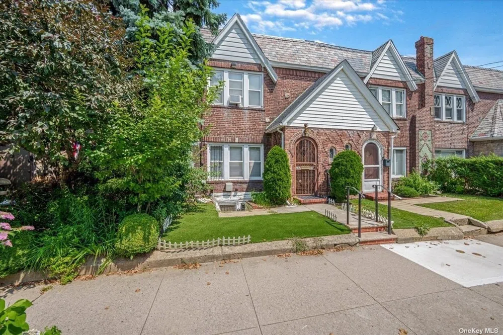 222-05 Edmore Avenue