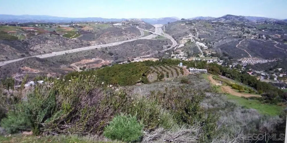 Via Cantamar Escondido, CA 92026