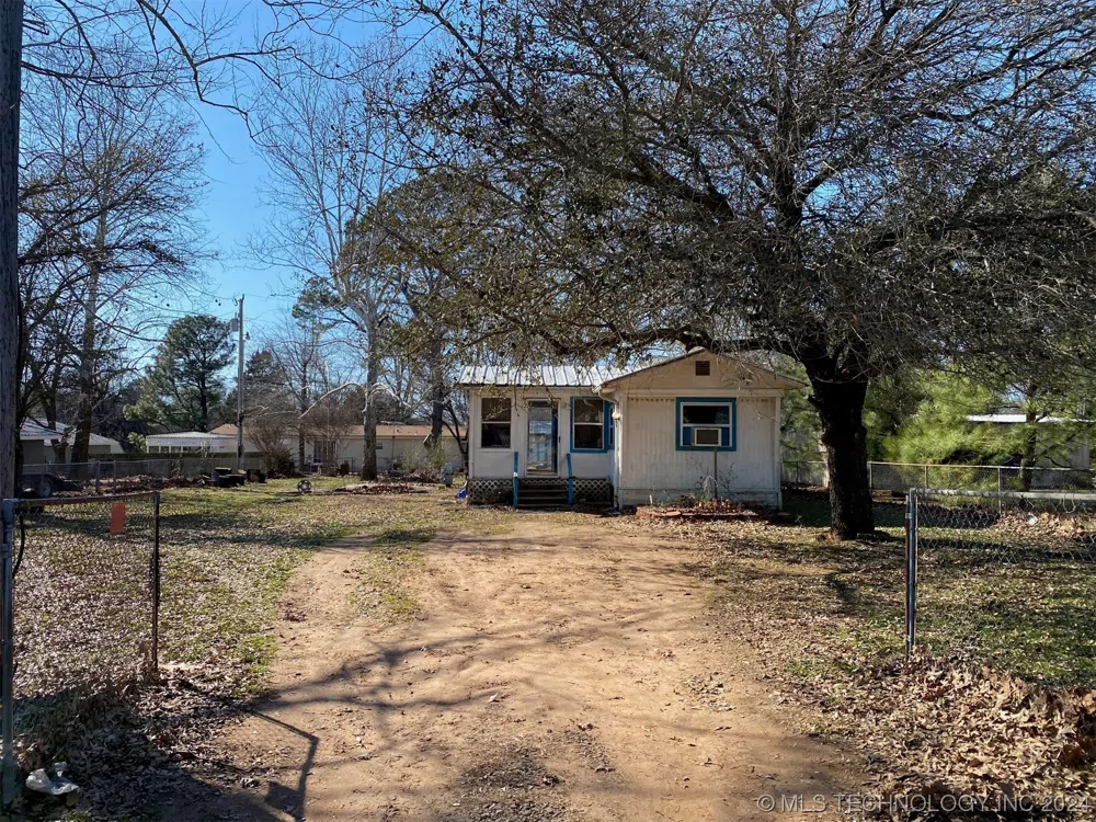 108458 Bounding Main Street