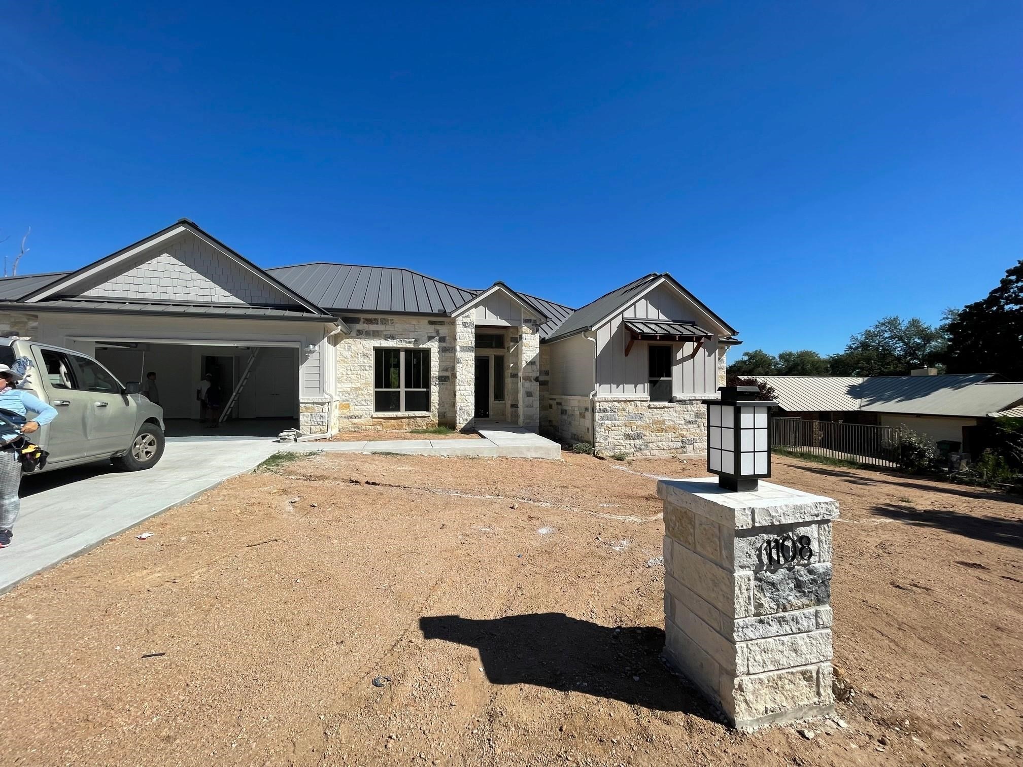 1108 Hi Circle South