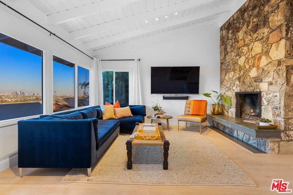 5706 Glenford Street Los Angeles, CA 90008