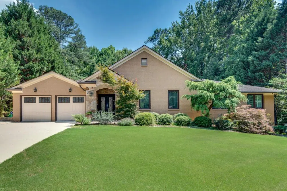 2585 Weigelia Road NE