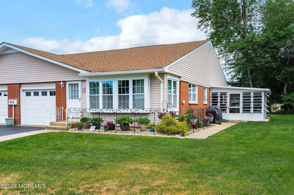 10 Yorktowne Parkway