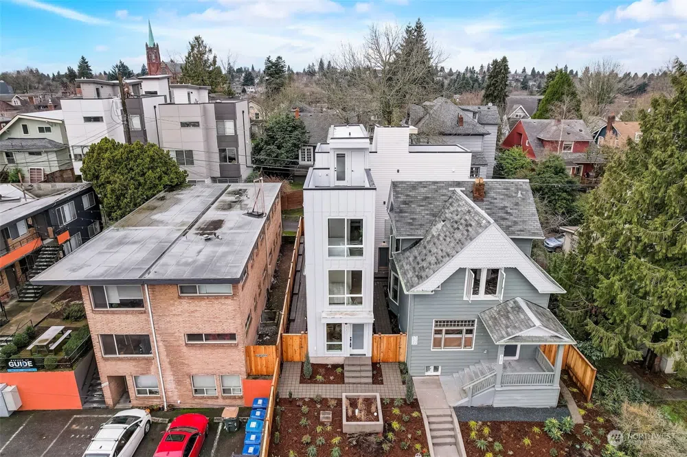 5239 Brooklyn Avenue NE Seattle, WA 98105