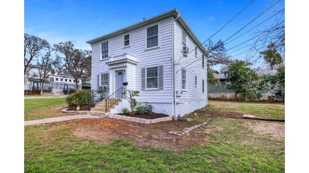 3211 Tom Green Street Austin, TX 78705