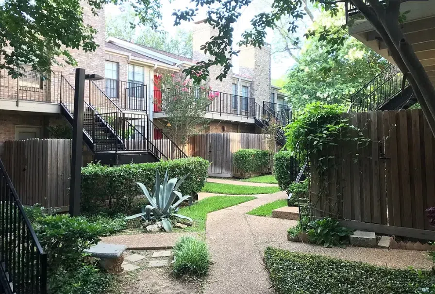2906 West Avenue # 9 Austin, Texas 78705