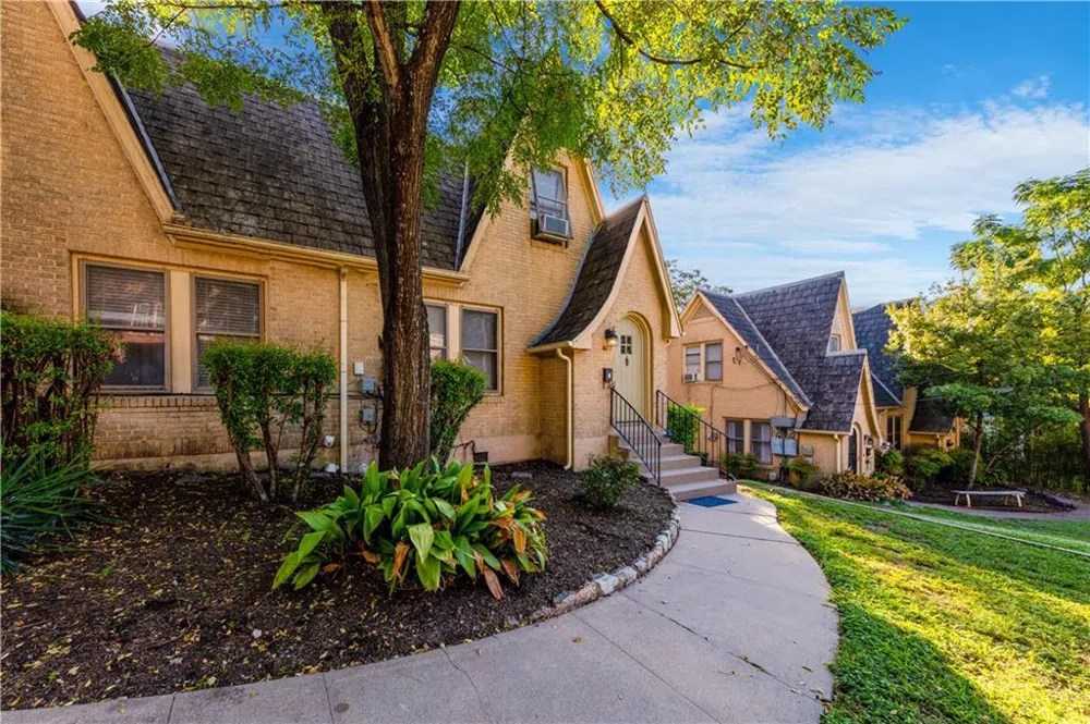 407 E. 32nd St #B Austin, Texas 78705