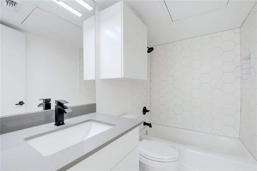 3000 Duval St (D1) Austin, TX 78705