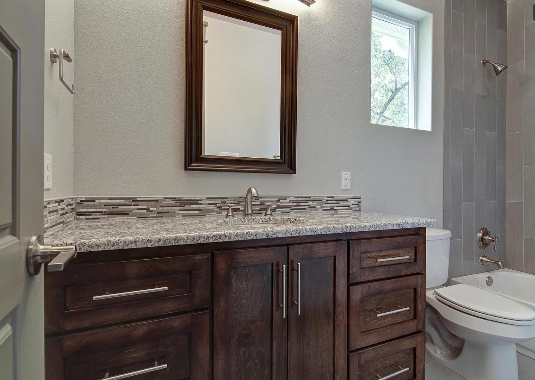 923 E 37th St Austin, TX 78705