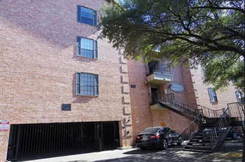 2401 Leon St Unit 304