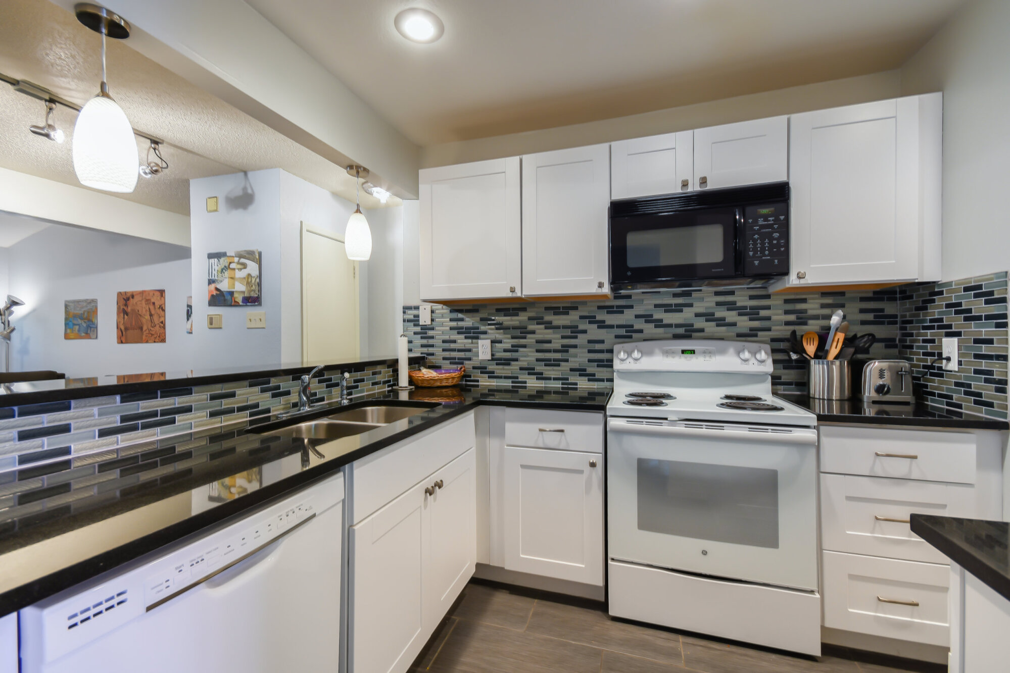 806 W 24th #312 Austin, Texas 78705