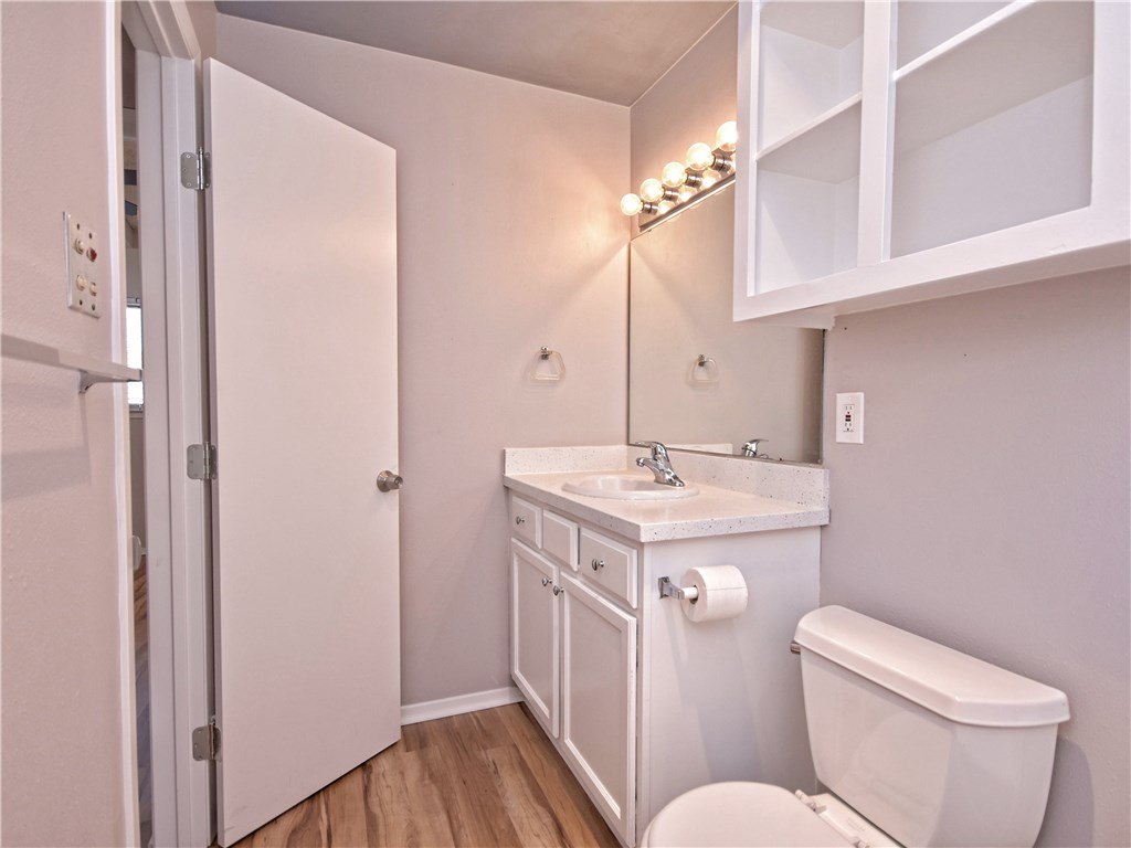2404 Longview #206 Austin, Tecas 78705