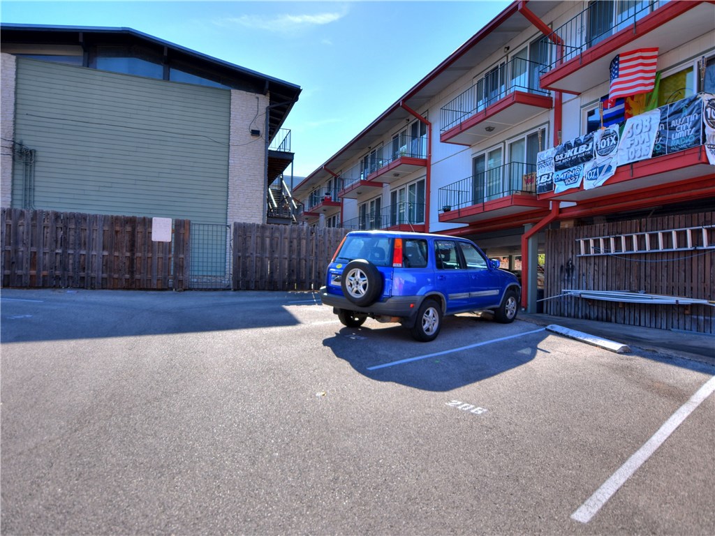 2404 Longview #206 Austin, Tecas 78705