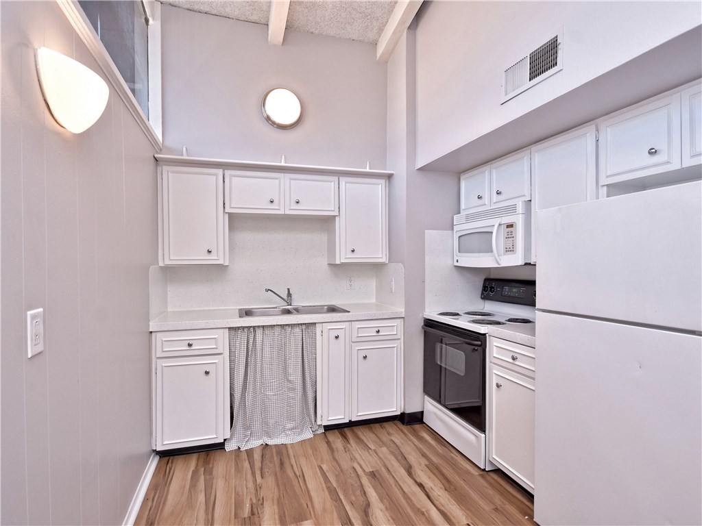2404 Longview #206 Austin, Tecas 78705
