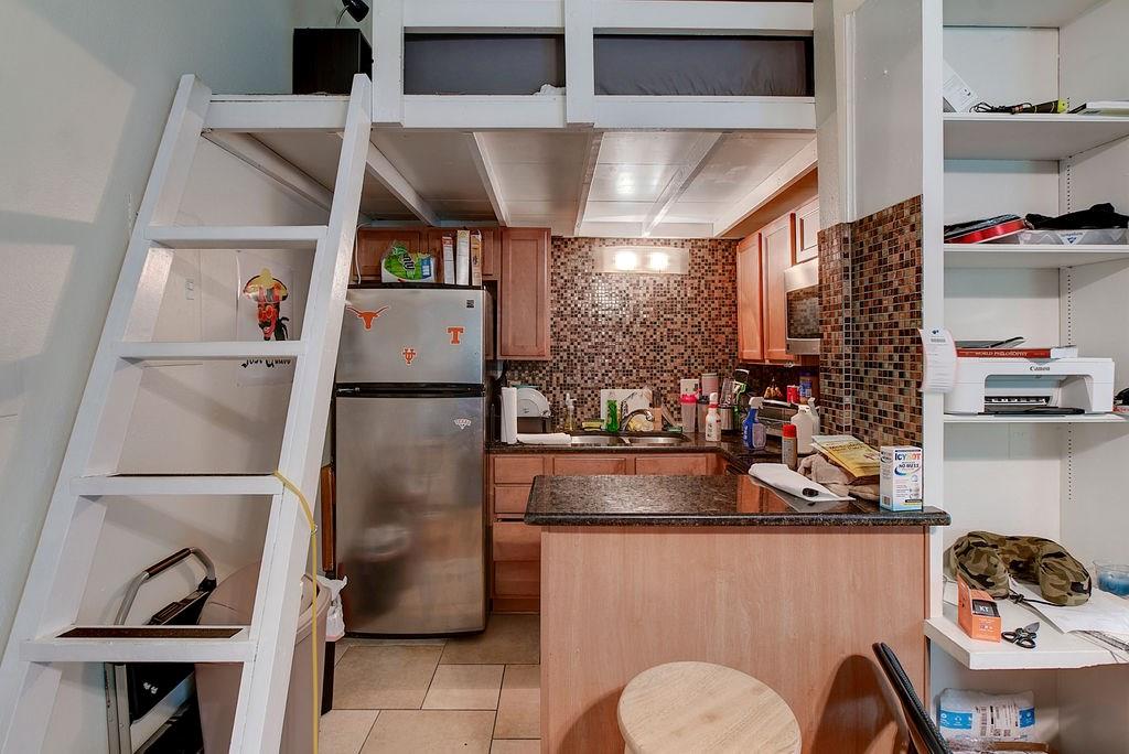 1000 W 26th St #216 Austin, Texas 78705