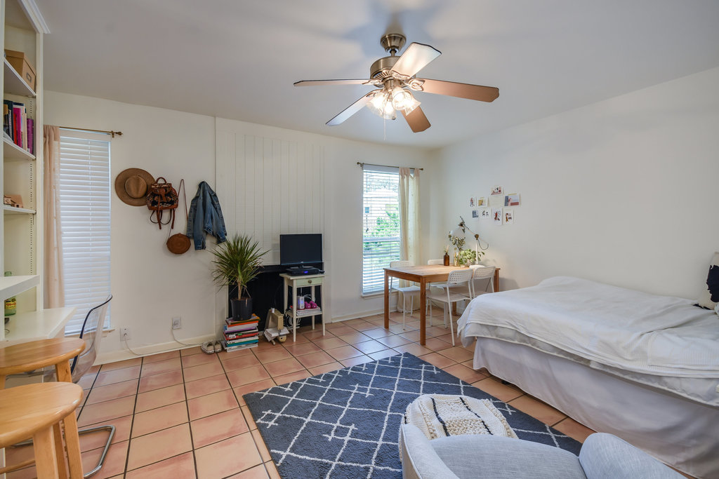 1000 W 26th St Austin, Texas 78705