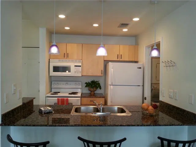 704 W 21st #303 Austin, Texas 78705