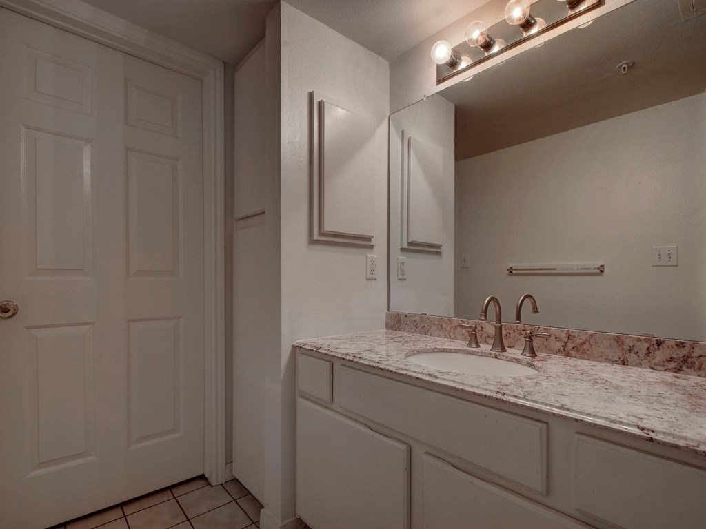 501 W 26th St #102 Austin, Texas 78705