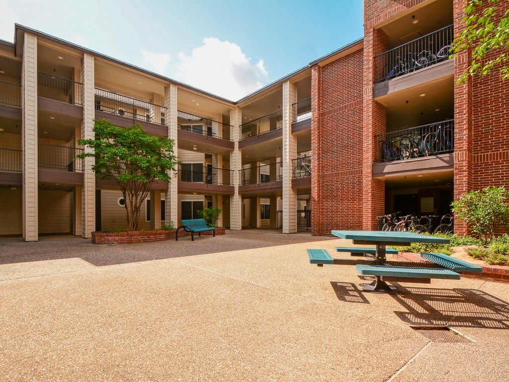 501 W 26th St #102 Austin, Texas 78705