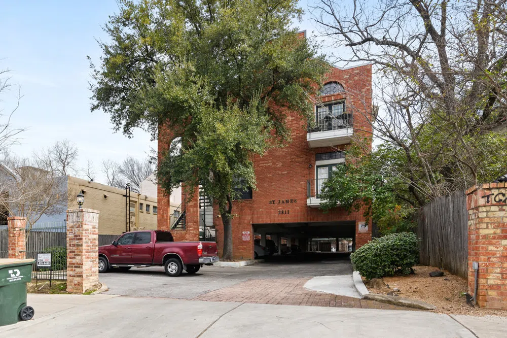 2811 Rio Grande #302 Austin, Texas 78705