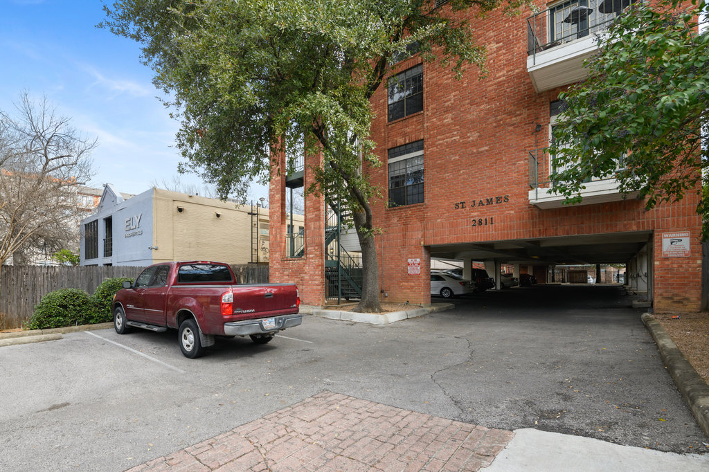 2811 Rio Grande #302 Austin, Texas 78705