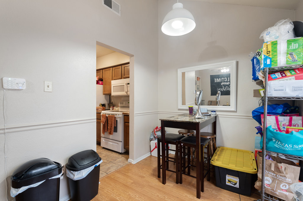 2811 Rio Grande #302 Austin, Texas 78705