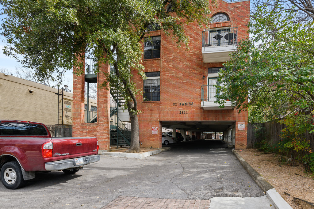 2811 Rio Grande #302 Austin, Texas 78705