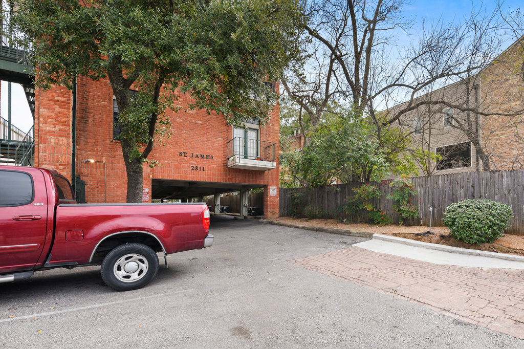 2811 Rio Grande #302 Austin, Texas 78705