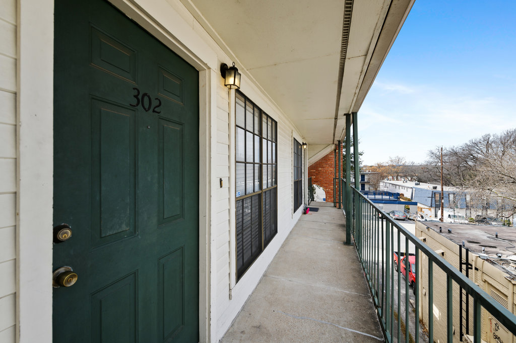 2811 Rio Grande #302 Austin, Texas 78705
