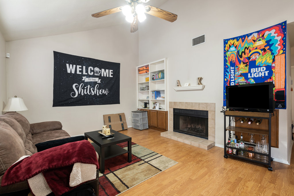 2811 Rio Grande #302 Austin, Texas 78705