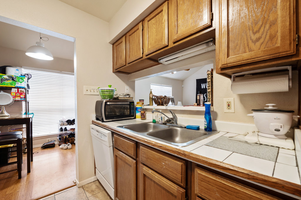 2811 Rio Grande #302 Austin, Texas 78705