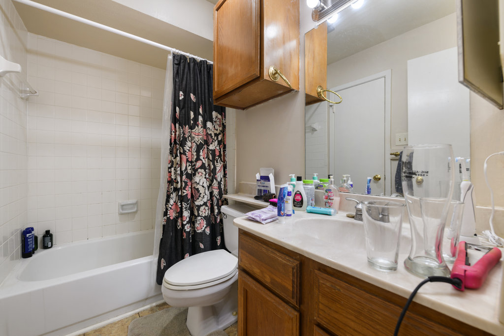 2811 Rio Grande #302 Austin, Texas 78705