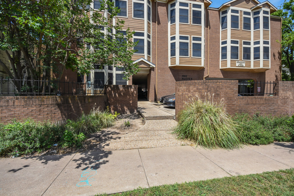 2802 Nueces #312 Austin, Texas 78705