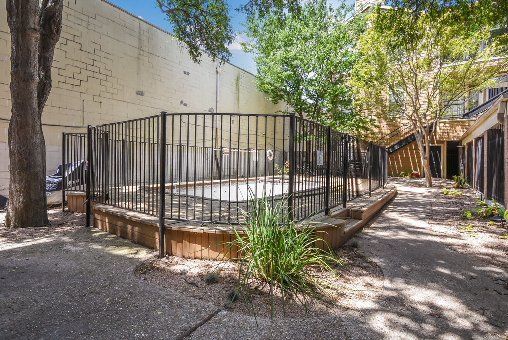 2802 Nueces #312 Austin, Texas 78705