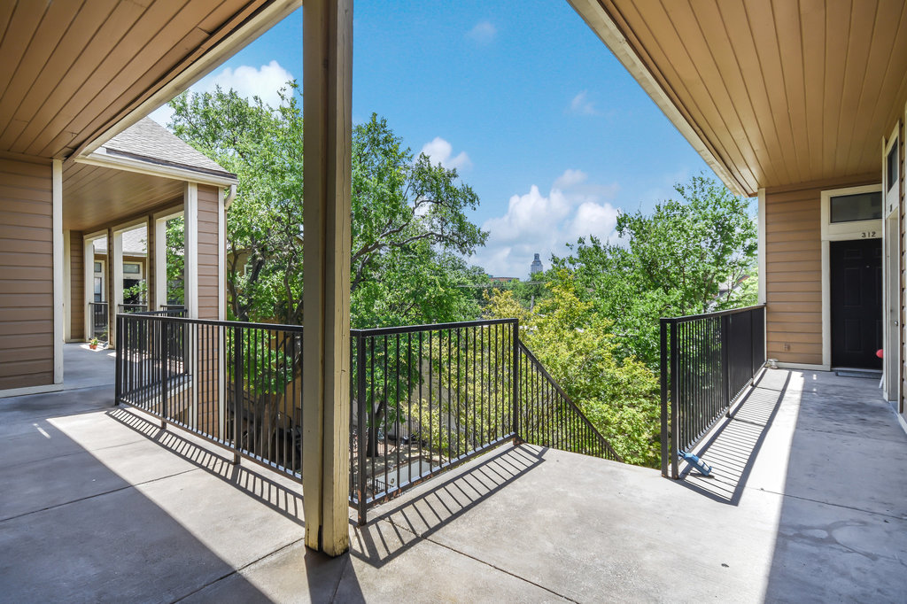 2802 Nueces #312 Austin, Texas 78705