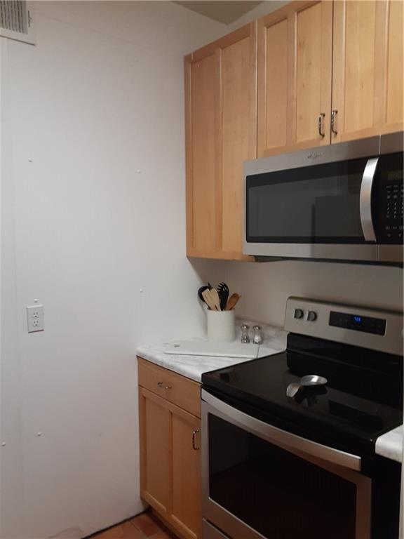 2408 Longview #212 Austin, Texas 78705