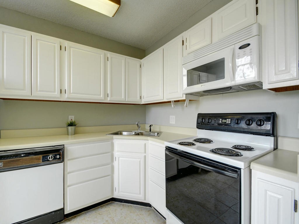 2409 Leon #207 Austin, Texas 78705