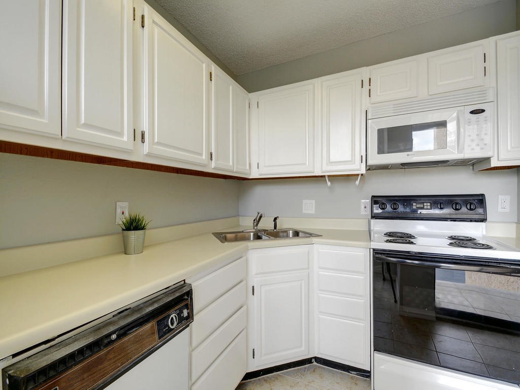 2409 Leon #207 Austin, Texas 78705