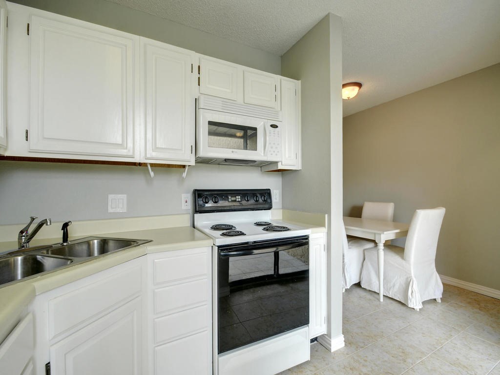2409 Leon #207 Austin, Texas 78705