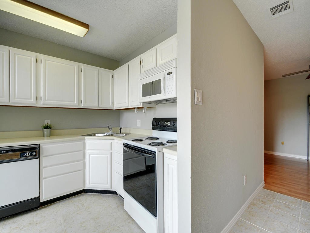 2409 Leon #207 Austin, Texas 78705