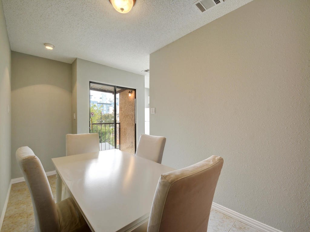 2409 Leon #207 Austin, Texas 78705
