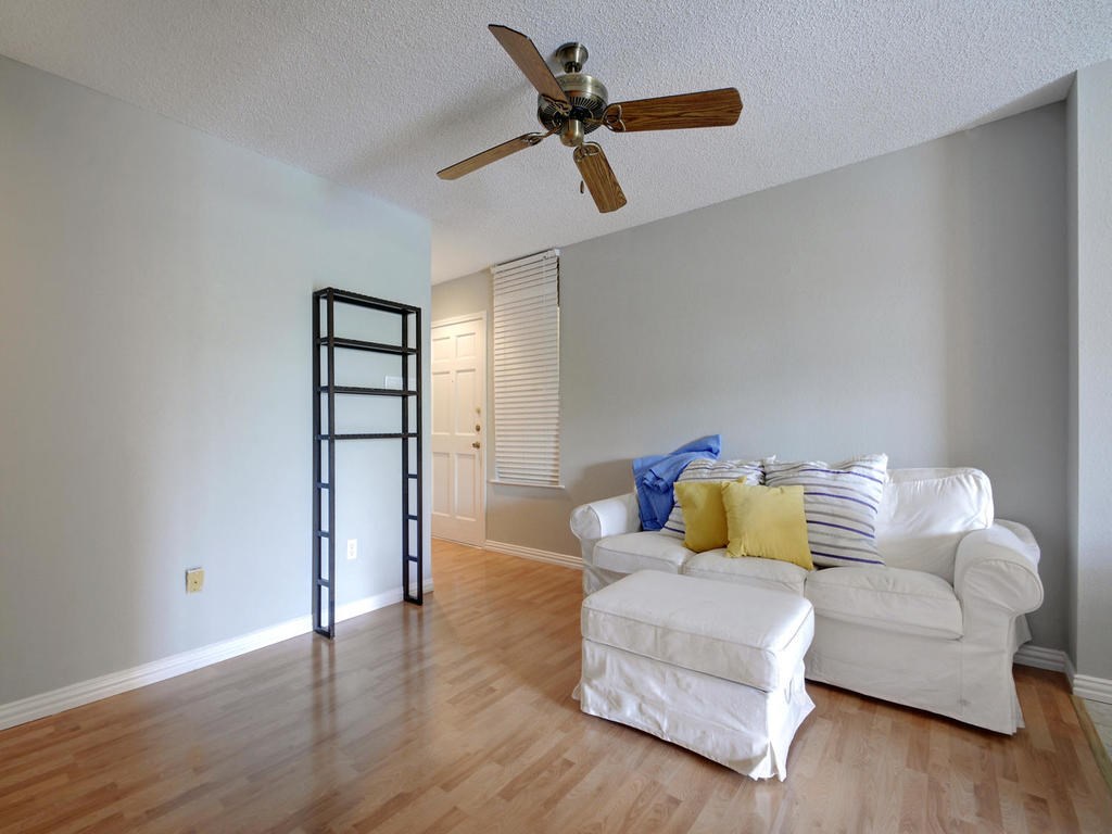 2409 Leon #207 Austin, Texas 78705