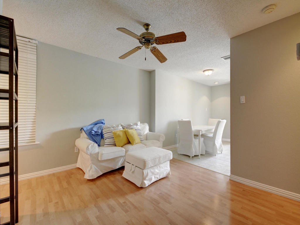 2409 Leon #207 Austin, Texas 78705