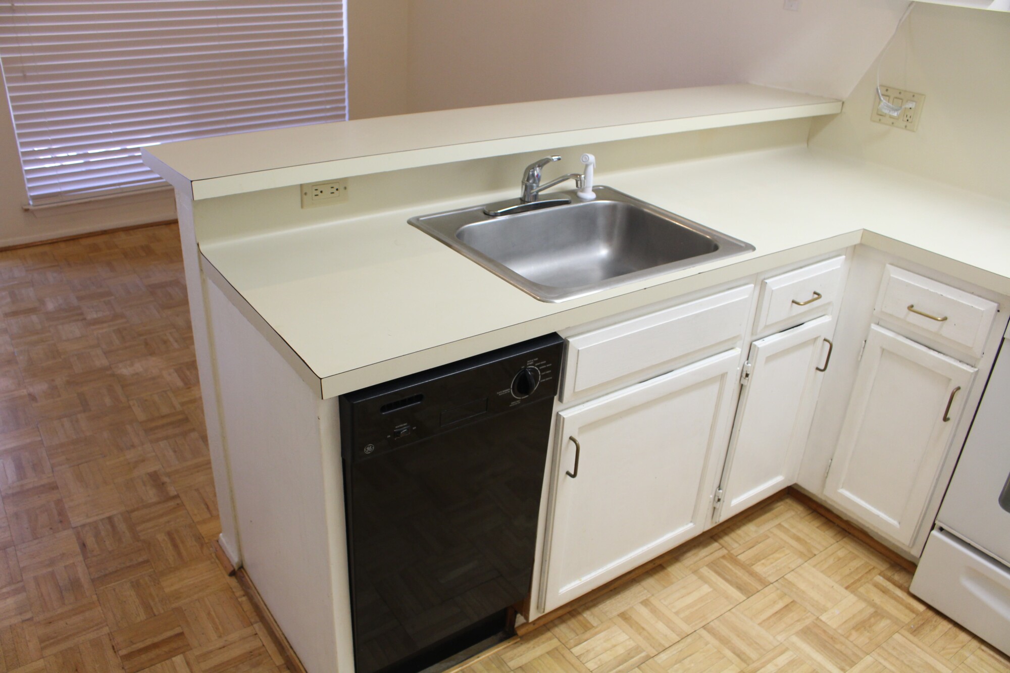 2815 Rio Grande #212 Austin, Texas 78705