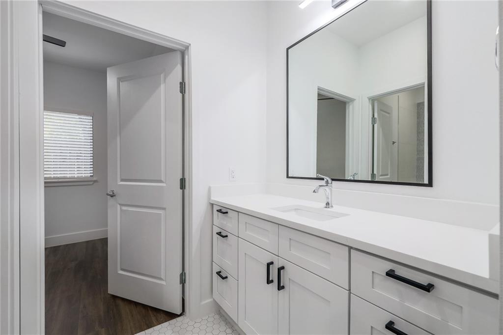 908 Poplar #105 Austin, Texas 78705