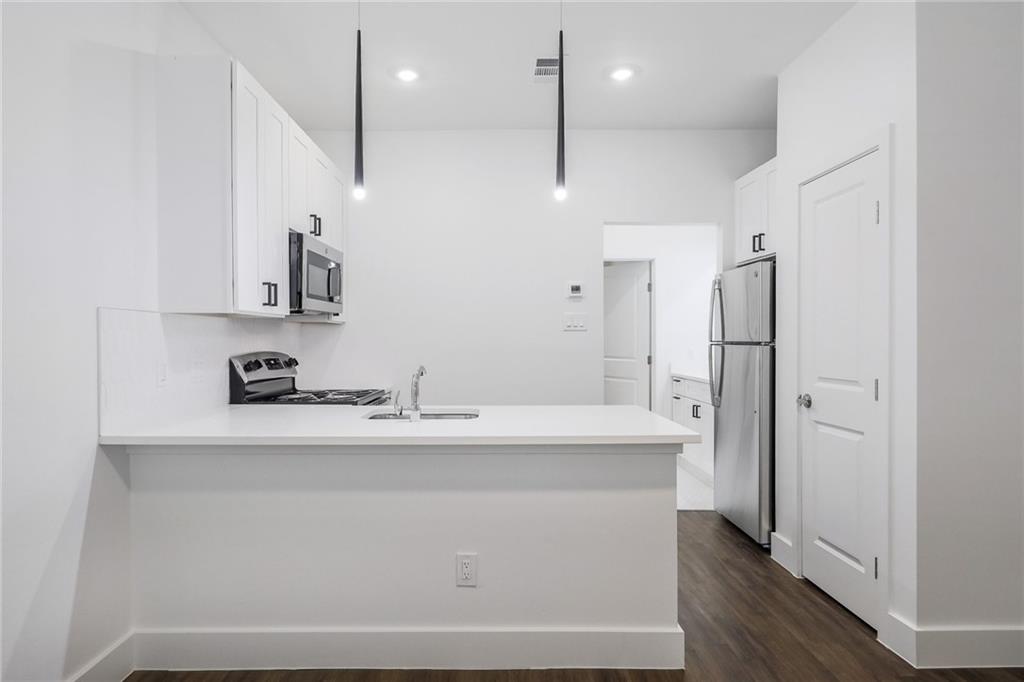 908 Poplar #105 Austin, Texas 78705