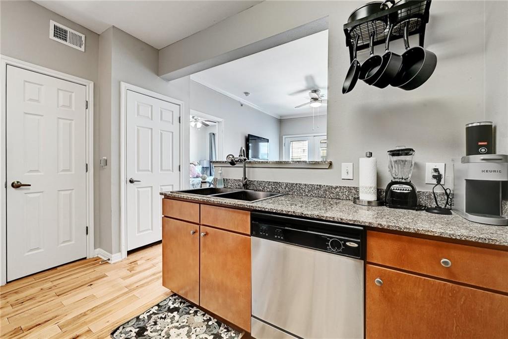 2502 Leon #407 Austin, Texas 78705